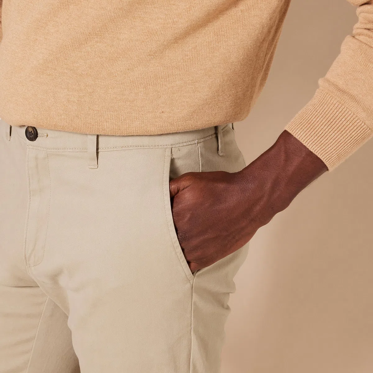 Amazon Essentials Herren Legere Stretch-Chinohose mit klassischer Passform