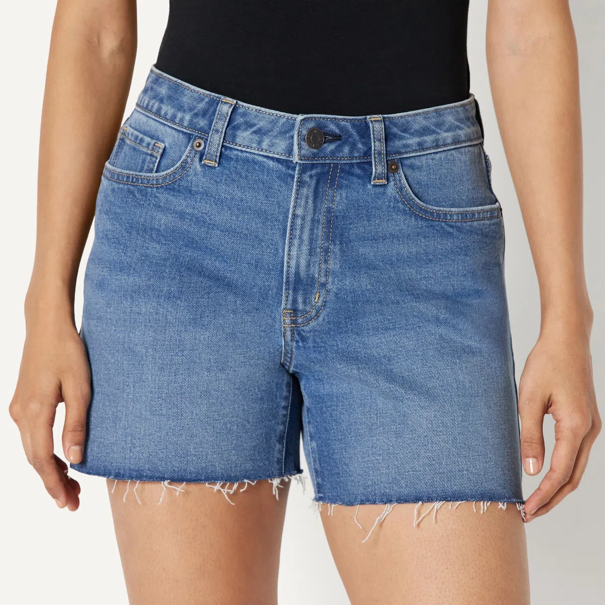 Amazon Essentials Damen Regular-Fit-Jeansshorts mit Mittelhohem Bund