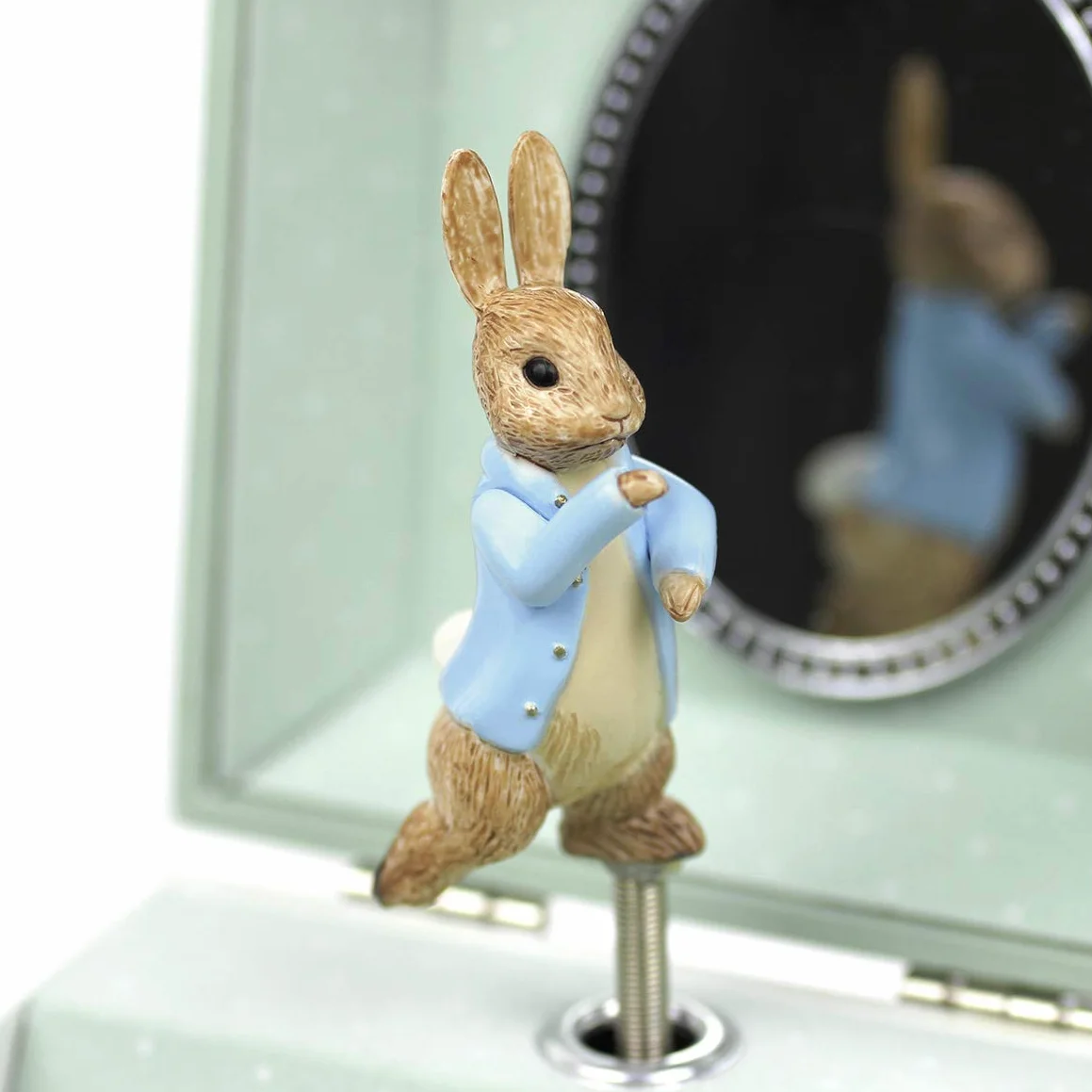 Trousselier 6260366 Musikspieldose für Kinder, Peter Hase, Schmuckschatulle mit ausziehbarer Schublade, Schmuckkästchen, Aufbewahrung, 1 Stück (1er Pack)