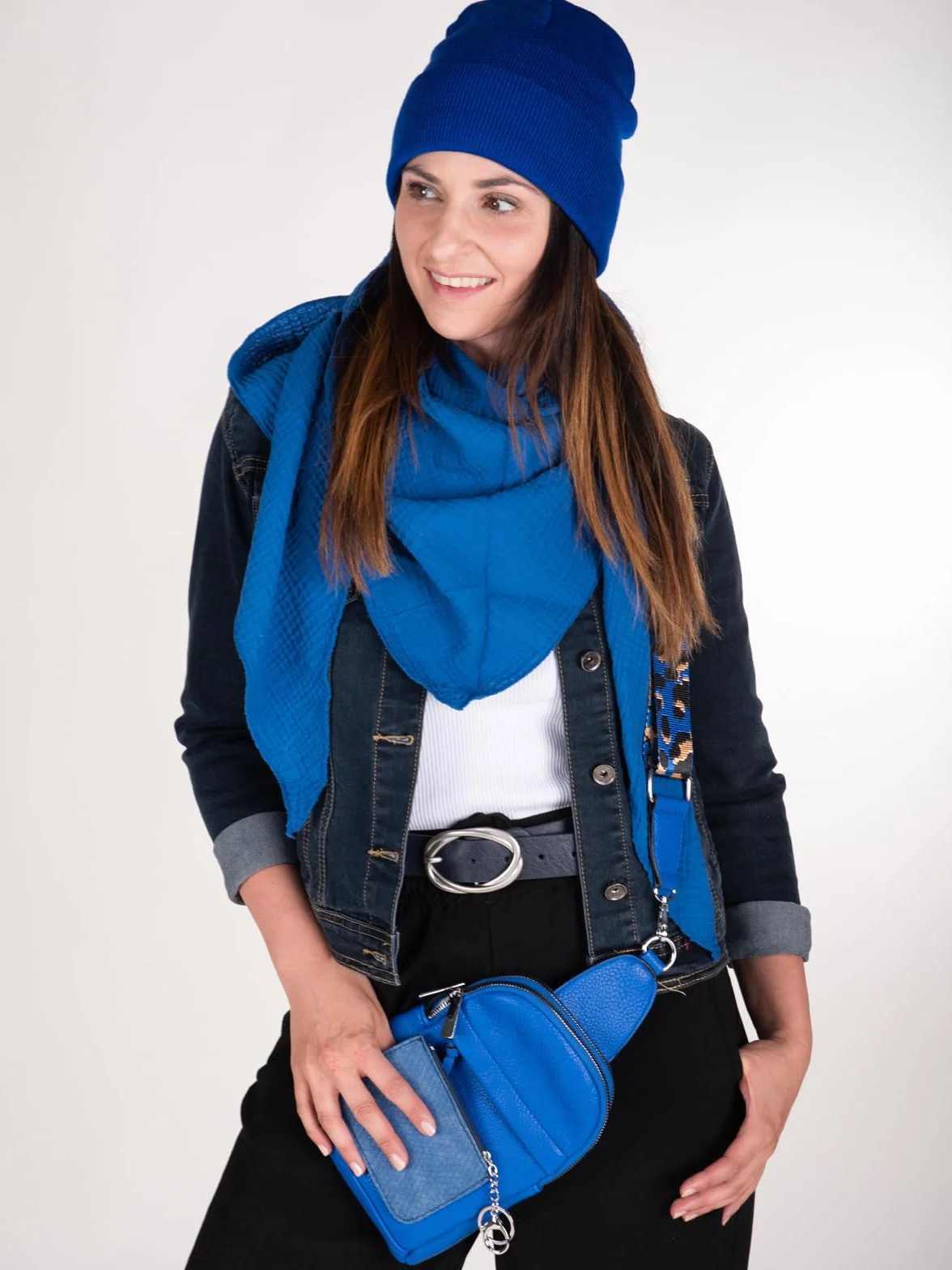 styleBREAKER Damen Musselin Dreieckstuch aus 100% Baumwolle | Weiches und leichtes Halstuch für Damen Unifarben | Stylisches Tuch für jede Jahreszeit - Made in Italy, 196 x 84 cm