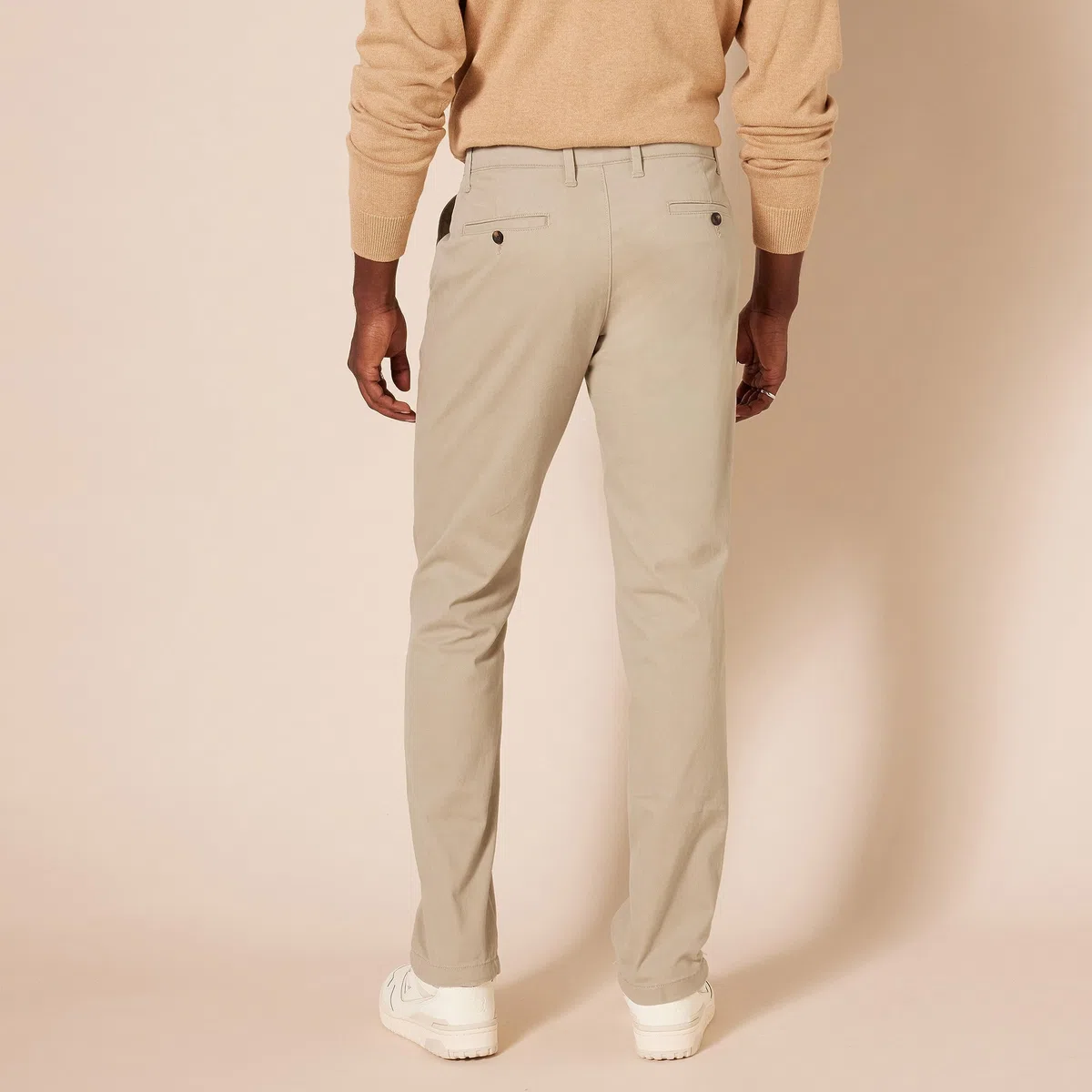 Amazon Essentials Herren Legere Stretch-Chinohose mit klassischer Passform