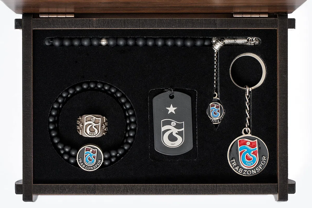 Remi Bijou Gök-Türk Handgemachte Schatulle mit Schmuck Set 'Trabzonspor' für Herren: Set aus Halskette, Ring, Armband, Gebetskette - Tesbih, Schlüsselanhänger