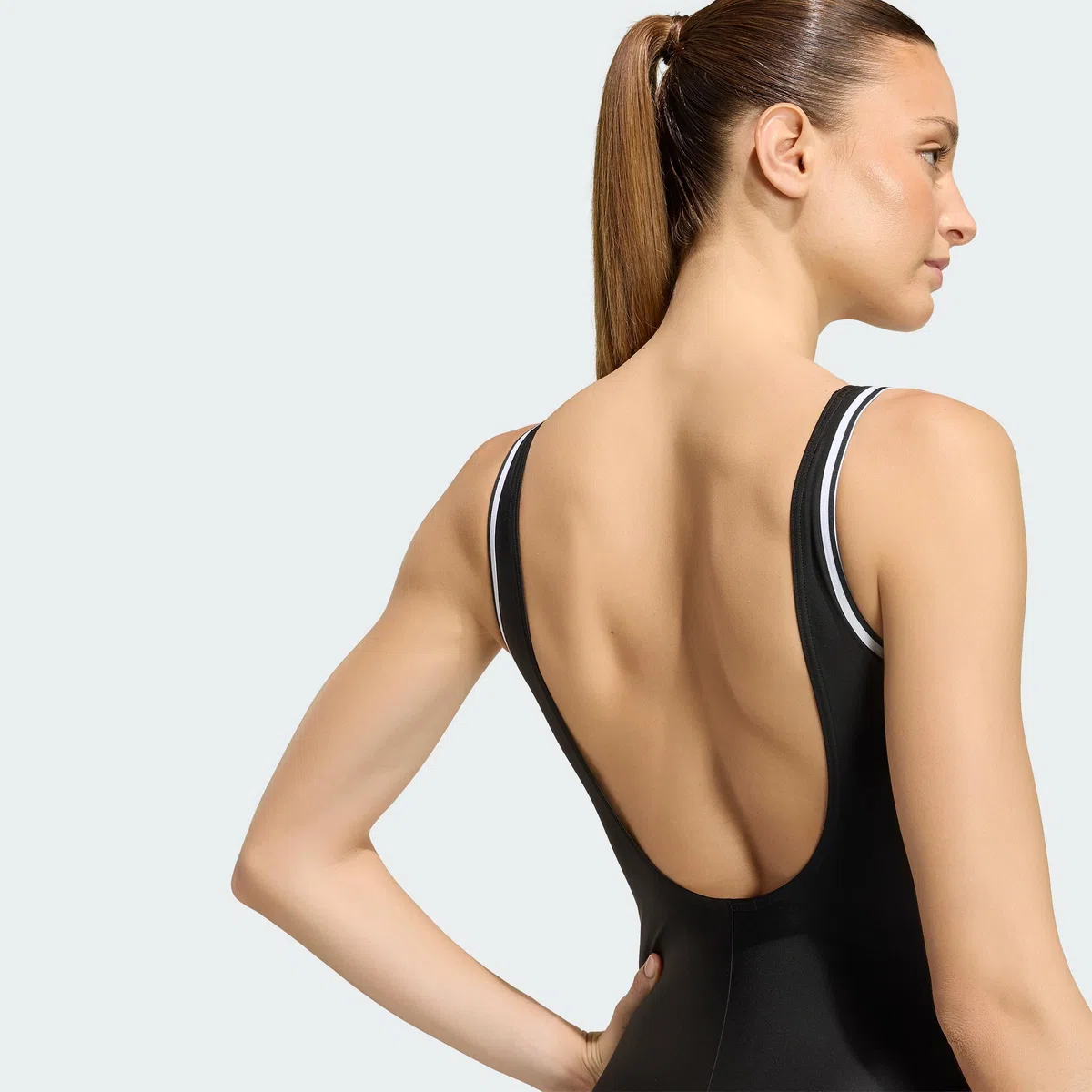 adidas Women's Collegiate Badeanzug, U-FÖRMIGES RÜCKENDESIGN