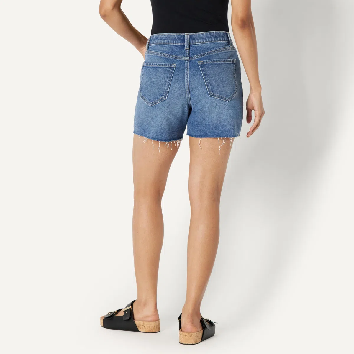 Amazon Essentials Damen Regular-Fit-Jeansshorts mit Mittelhohem Bund