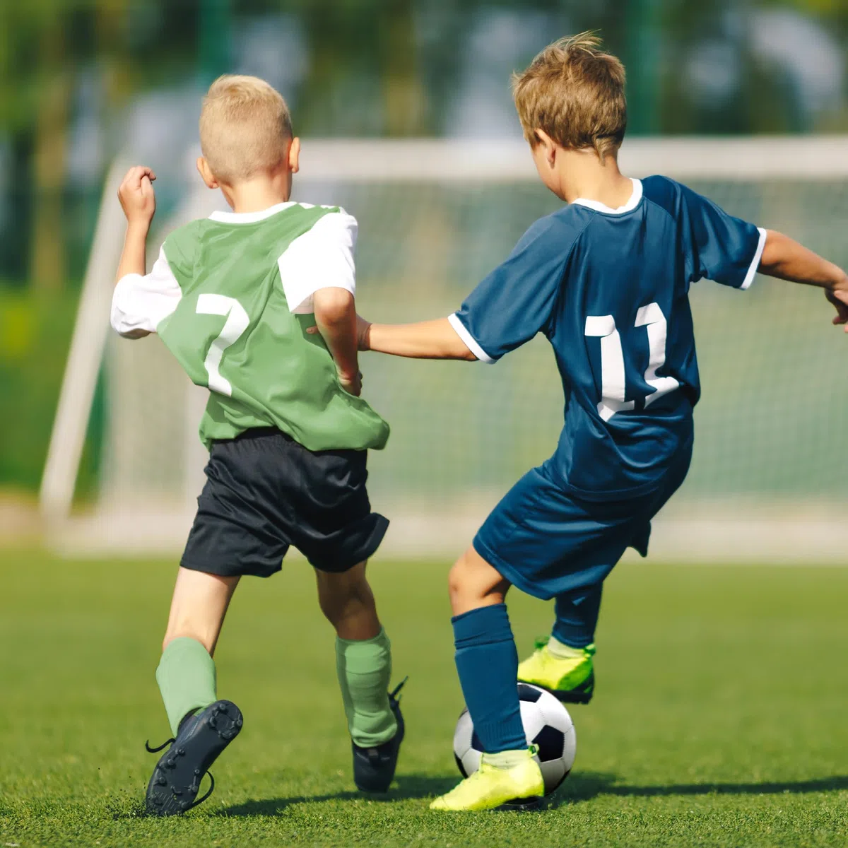 5er Pack Kurze Hosen Jungen Sporthose Jungen Atmungsaktive Casual Shorts für Laufen, Basketball & Fußball Schnelltrocknende, leichte Funktionsshorts mit Taschen