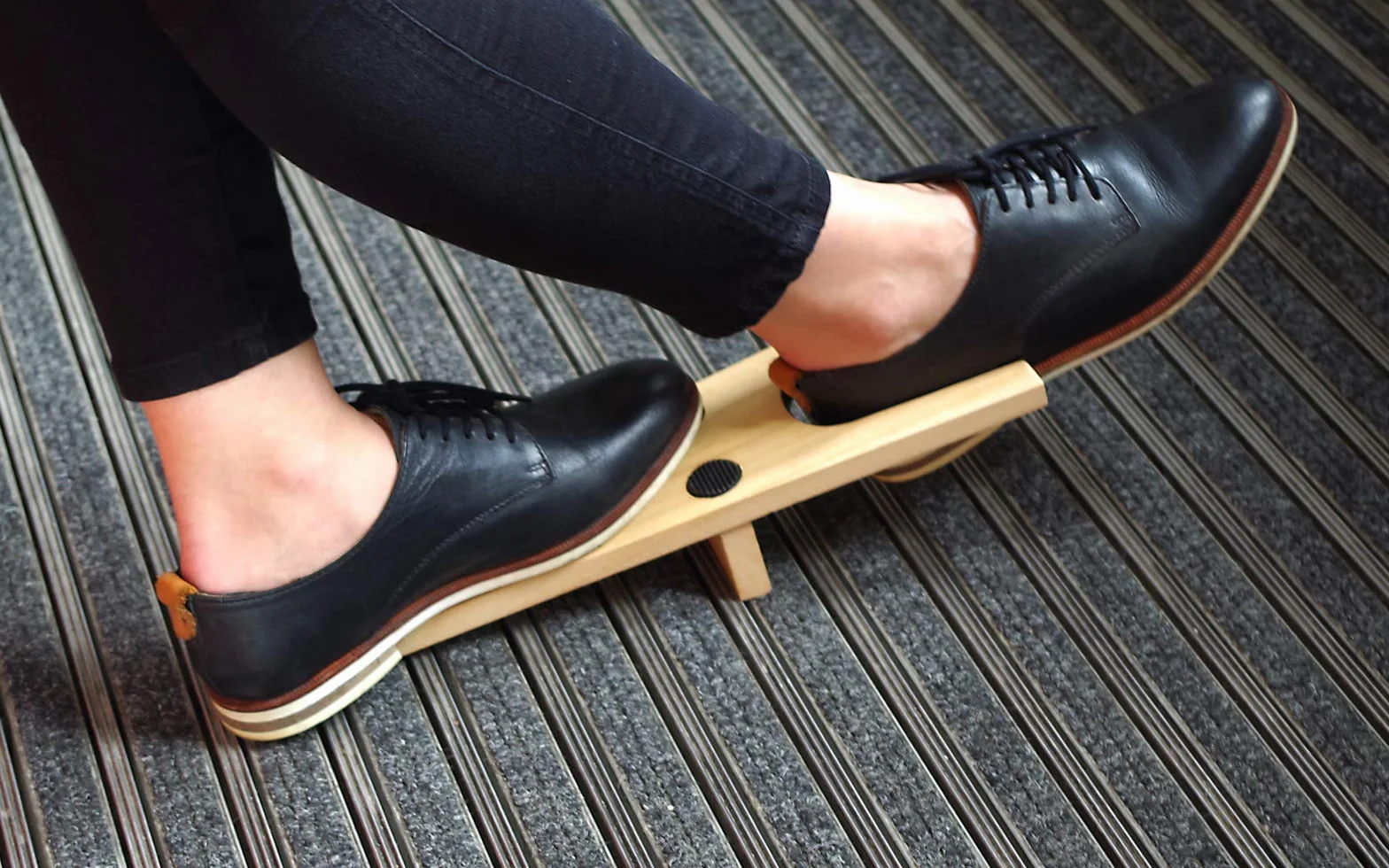 Kaps Stiefelknecht aus Holz mit Gummieinlage – robuster & stabiler Schuhauszieher & Stiefelauszieher mit Anti Rutsch Gumminoppen – Schuhknecht für z.B. Boots, Stiefel, Reitstiefel & Gummistiefel
