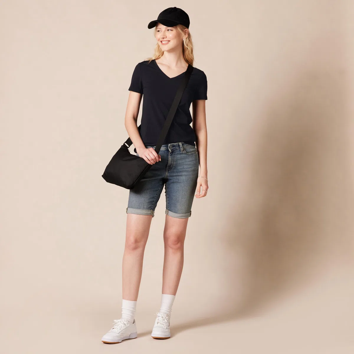 Amazon Essentials Damen T-Shirt Regular Fit mit kurzen Ärmeln und V-Ausschnitt, Multi-Packs