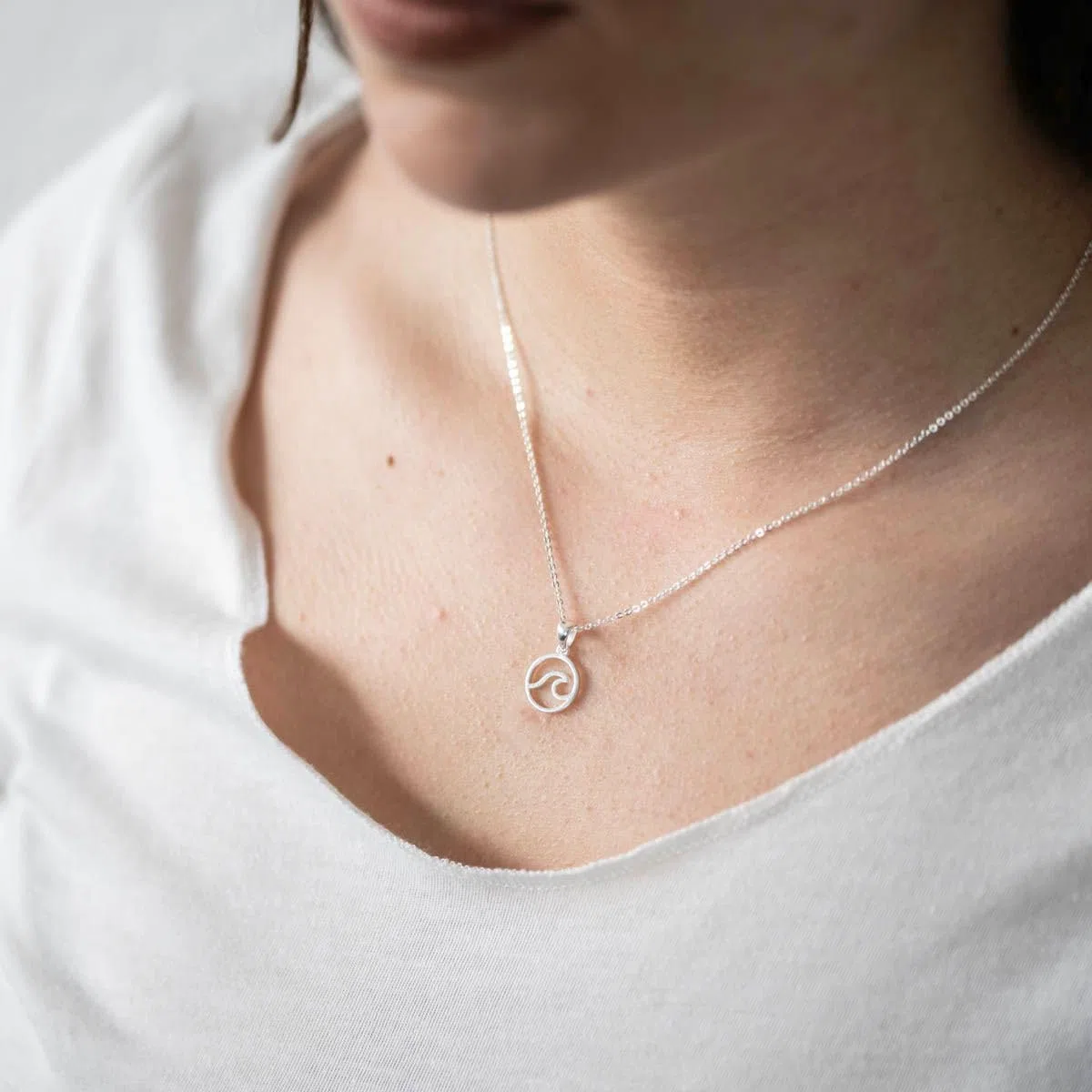 MATERIA by Matthias Wagner Welle Anhänger klein für Kette 925 Sterling Silber wahlweise mit Halskette KA-48