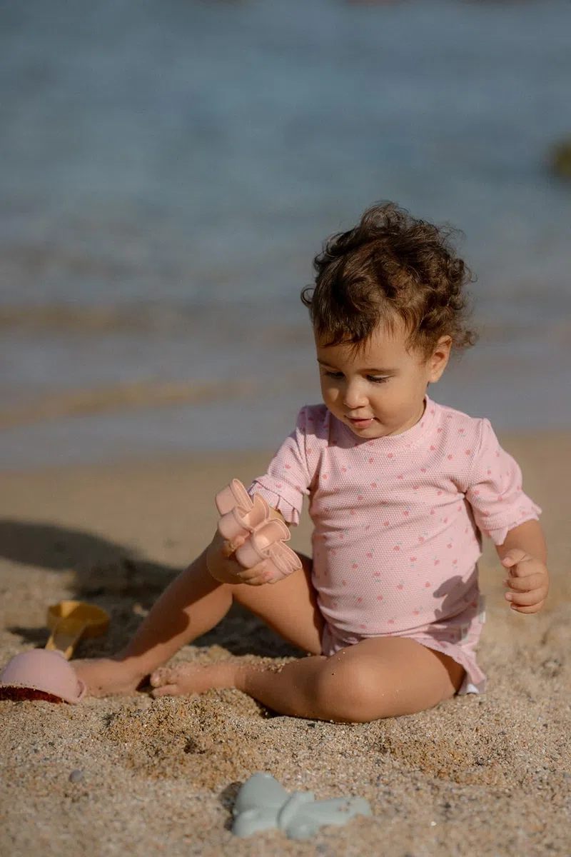 Little Dutch Schwimmshirt Badeshirt mit Rüschen Kurzarm Kind Mädchen Blush (Gr. 98/104) - Sunny Flowers