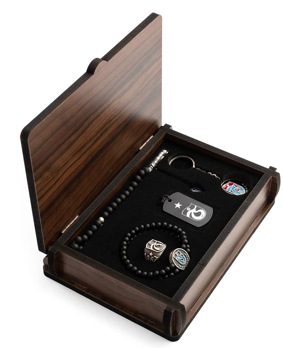 Remi Bijou Gök-Türk Handgemachte Schatulle mit Schmuck Set 'Trabzonspor' für Herren: Set aus Halskette, Ring, Armband, Gebetskette - Tesbih, Schlüsselanhänger