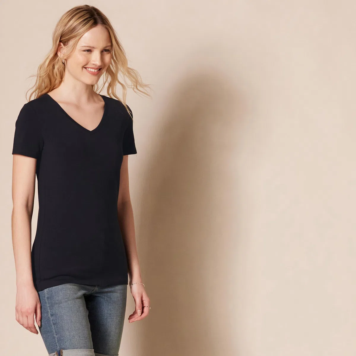 Amazon Essentials Damen T-Shirt Regular Fit mit kurzen Ärmeln und V-Ausschnitt, Multi-Packs