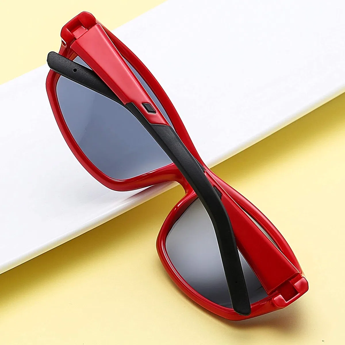 DUCO Sonnenbrille für Kinder Polarisierte Sonnenbrille Jungen & Mädchen mit Flexible Gummi UV400 Schutz
