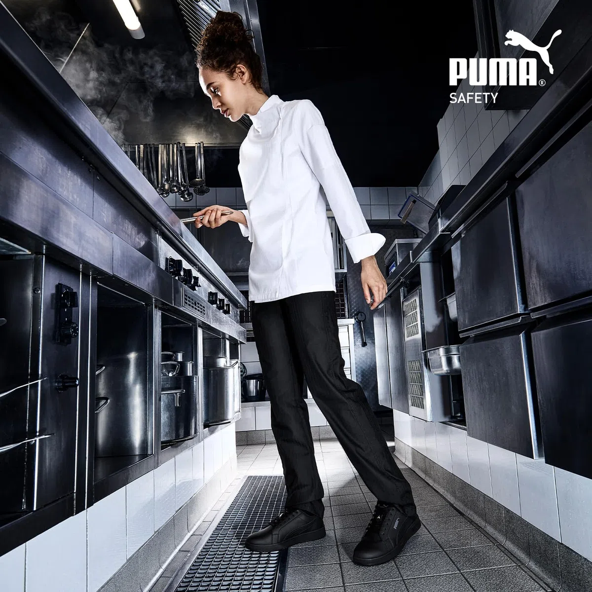 PUMA Safety Blast Rutschhemmende Berufsschuhe – rutschfeste O2 Arbeitsschuhe, metallfrei, wasserabweisend – ideal als Kochschuhe & Arbeits- Sneaker - Schwarz