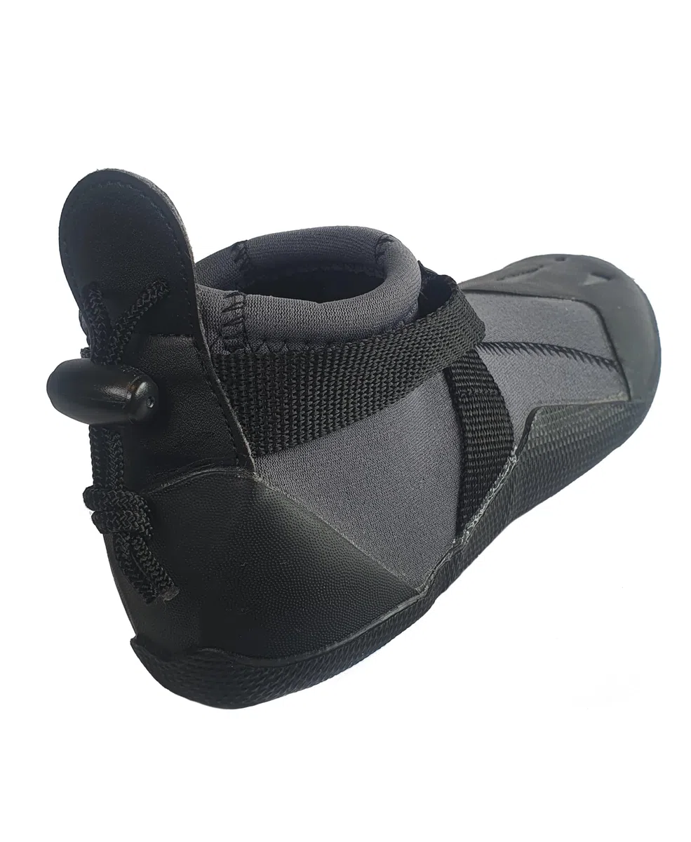 Ascan Kite 2mm. Sehr robuster Neoprenschuh mit besonders gutem Halt durch Doppelklett und String. Verklebte Blindstich Nähte
