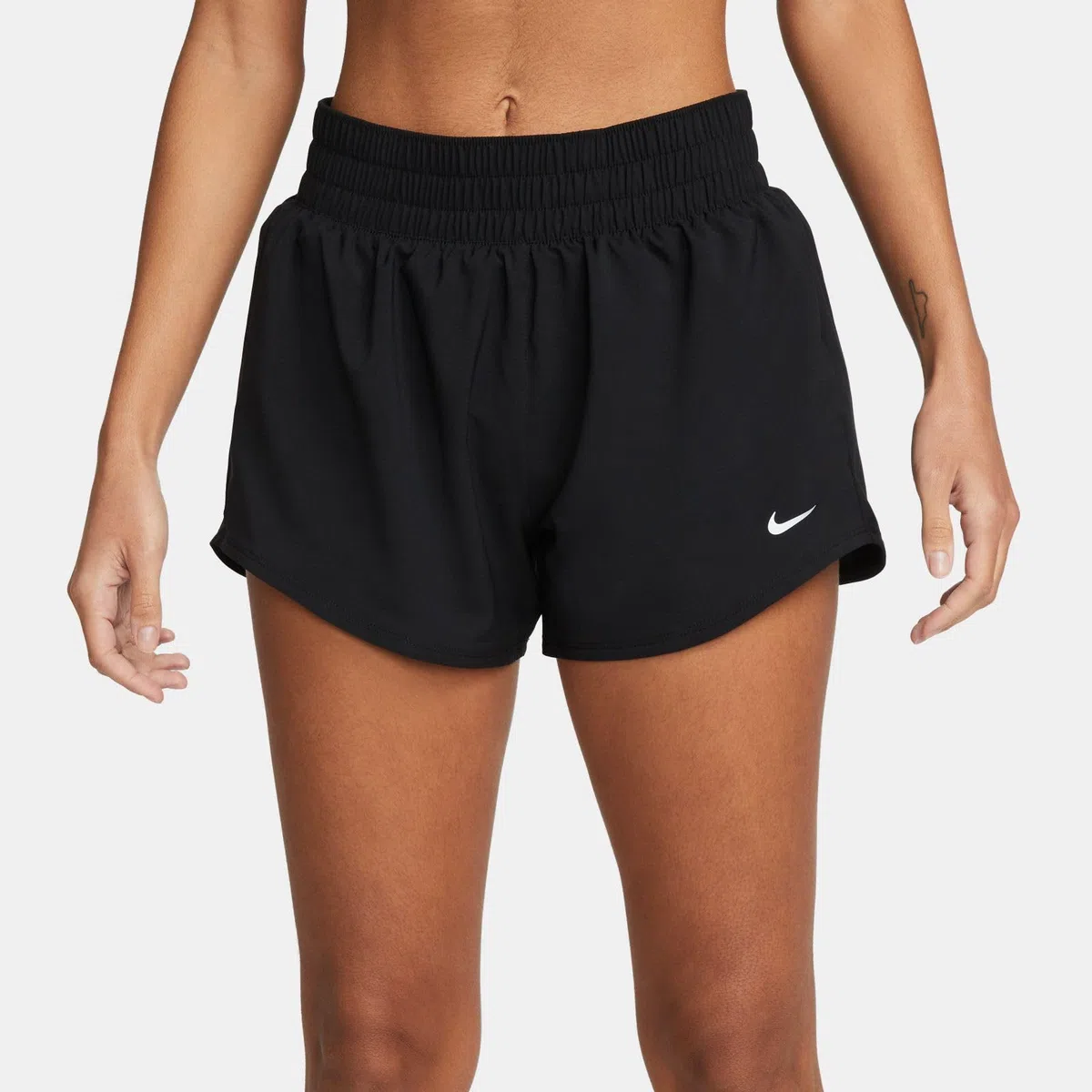 Nike One Dri-FIT 2-in-1-Shorts mit mittelhohem Taillenbund für Damen (ca. 7,5 cm), DX6012