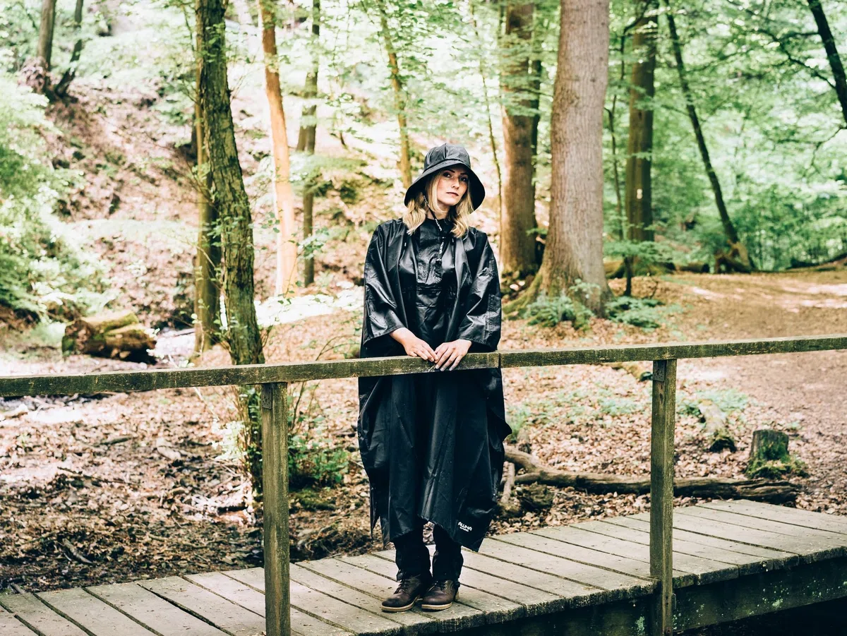 AWHA Regenponcho Damen und Herren wasserdicht und extra lang zum Wandern, Reiten, Fahrrad fahren - Outdoor Regenschutz wiederverwendbar mit Tasche