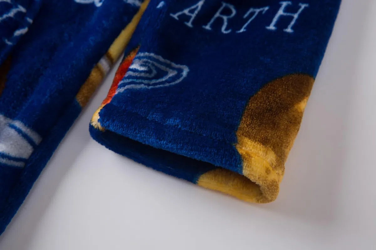 Bademantel für Jungen, weich und warm, mit Kapuze, Flanell-Fleece-Bademantel für Kinder