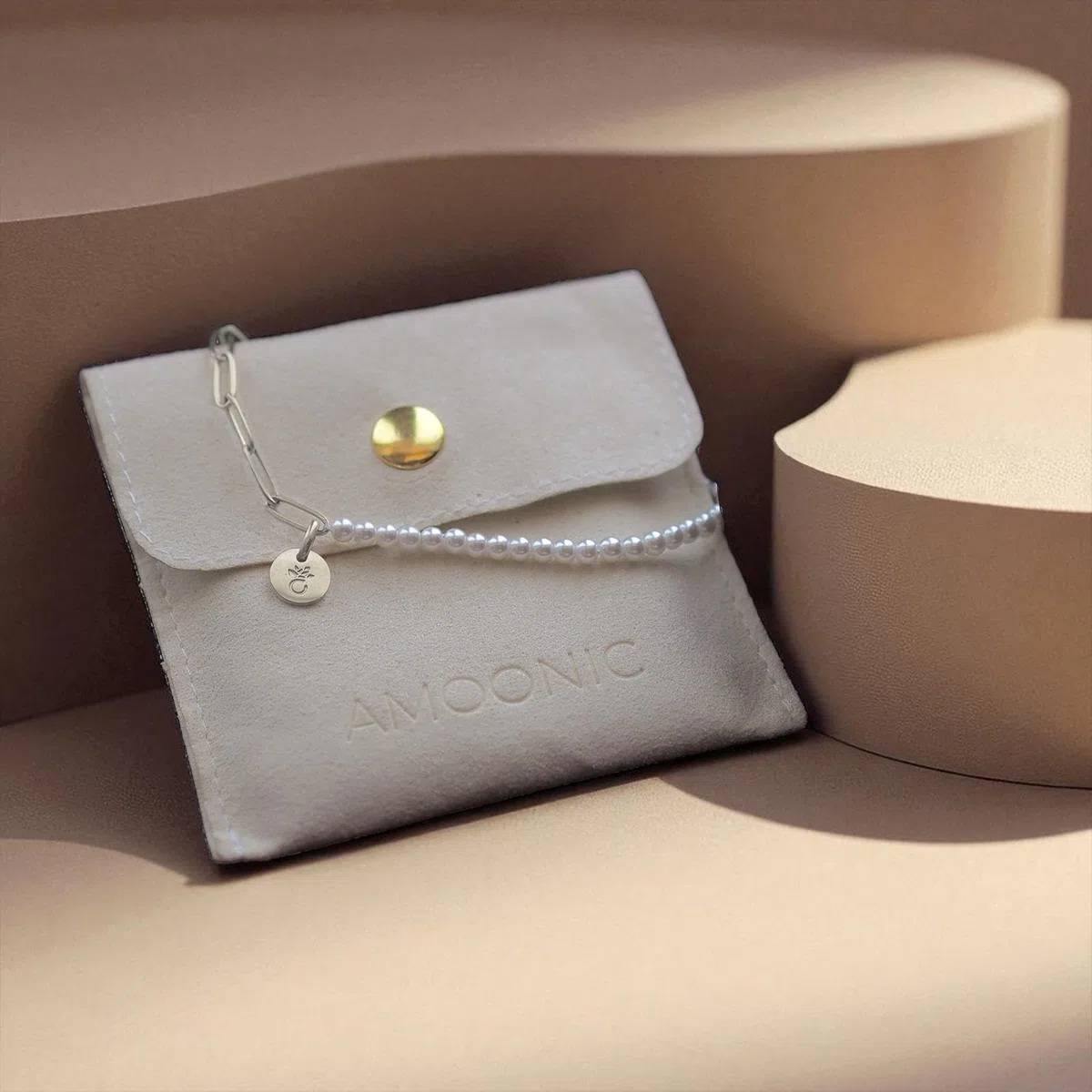 Amoonìc Fußkettchen für Damen aus Edelstahl mit Perlen Gold & Silber - Wasserfest & Verstellbar Zierliche Fußkette Sommer Schmuck Hautverträglich & Nickelfrei Fussketten für Frauen Geschenk Gravur
