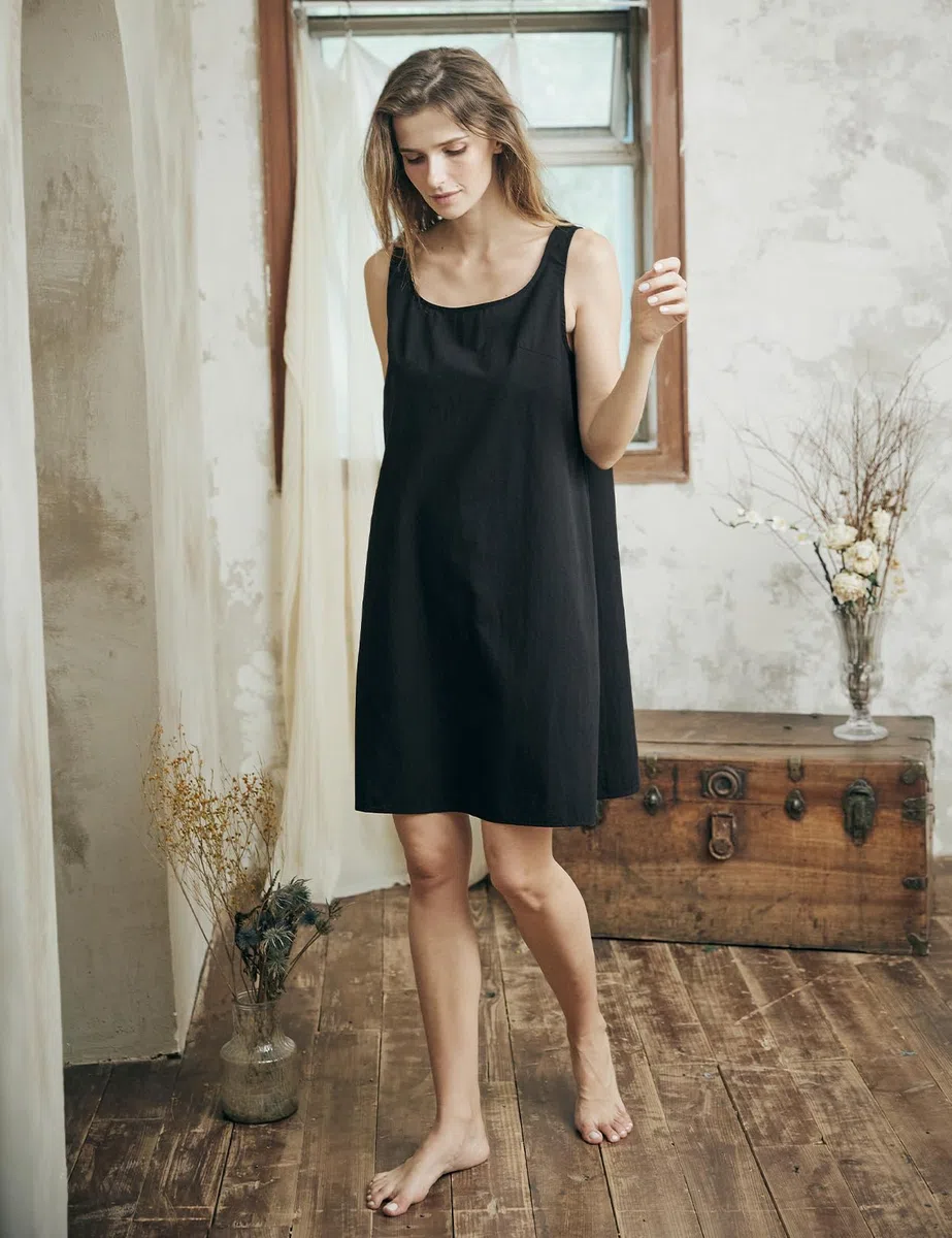 BEAUTELICATE Damen Unterkleid mit Breiten Trägern 100% Baumwolle Rundhals Locker Unterkleid Knielänge Full Slip Trägerkleid Nachthemd Negligee Sommer Weiss Schwarz Hautfarben