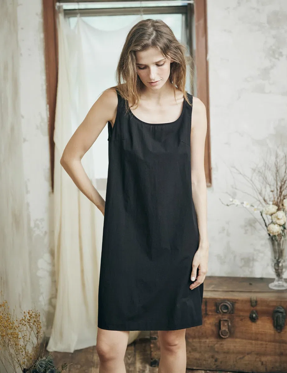BEAUTELICATE Damen Unterkleid mit Breiten Trägern 100% Baumwolle Rundhals Locker Unterkleid Knielänge Full Slip Trägerkleid Nachthemd Negligee Sommer Weiss Schwarz Hautfarben